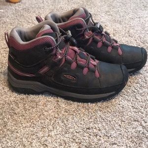 Girls Keen boots